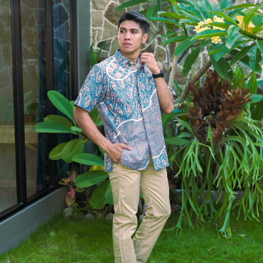 BATIK TRUSMI Hem Atasan Pria Kemeja Lengan Pendek Mega Mendung Kombinasi Biru Tua Pastel Sungaian Batik Cap